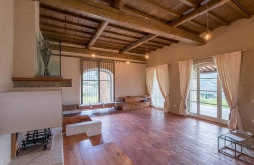 Calenzano Villa | Villa Poggiostelle, wonderful countryside property, surrounded by a large private estate with ga.