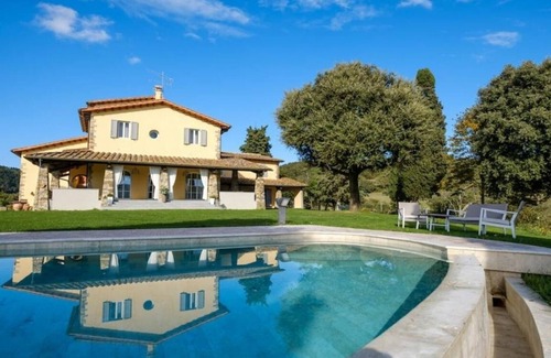 Calenzano Villa | Villa Poggiostelle, wonderful countryside property, surrounded by a large private estate with ga.