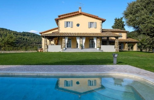 Calenzano Villa | Villa Poggiostelle, wonderful countryside property, surrounded by a large private estate with ga.