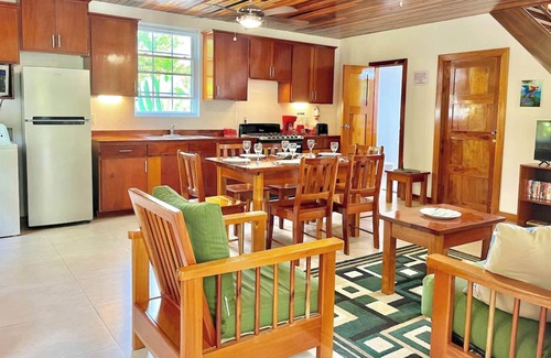 Caye Caulker House | Villa, Pool, AC, Dock and Beach access Paddle boards-Sleeps 6