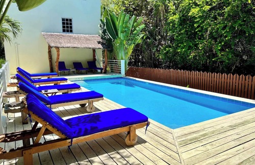 Caye Caulker House | Villa, Pool, AC, Dock and Beach access Paddle boards-Sleeps 6