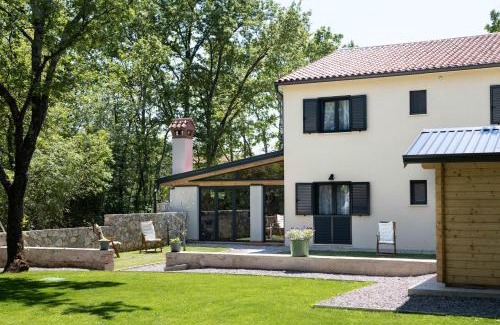 Marceljani Villa | VILLA PORTUM - Serenity, Nature, Heated Pool, FAMILY ONLY
