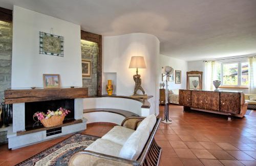 Pratovecchio Villa | Villa Pratovecchio by PosarelliVillas