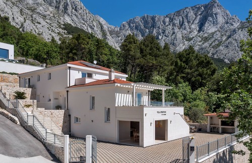 Bast House | Villa Prestige in Bast