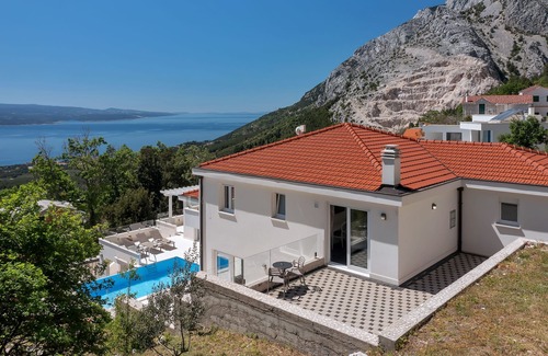 Bast House | Villa Prestige in Bast