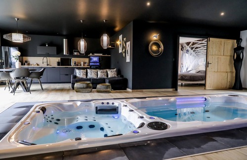 Bain-de-Bretagne Villa | Villa, private pool, spa, sauna, billiards, bowling green.