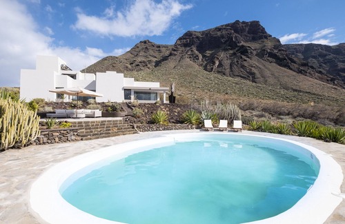 Buenavista del Norte Villa | Villa Punta de Teno. A paradise just for you and 3 min from the beach!