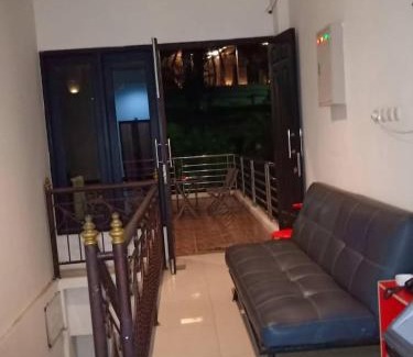 Dinoyo House | villa puncak tidar