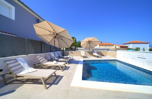 Municipality of Omisalj House | Villa QUARNARO with heated pool