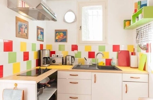 Hyeres Villa | Villa, quiet garden level near beaches with covered terrace and garden