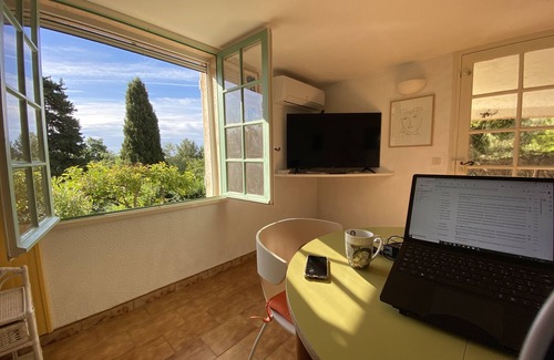 Hyeres Villa | Villa, quiet garden level near beaches with covered terrace and garden