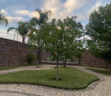 Leon Villa | Villa Quinta Lomas casa completa con aéreas verdes