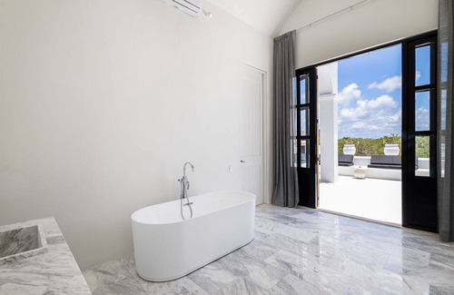 Tulum Villa | Villa Raes Tulum – Spacious Villa with, 2 Pools, Fitness room & Pickleball Court