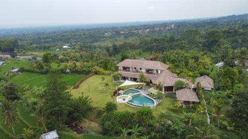 Kalibukbuk Villa | Villa Ravenala, Sumptuous 5BR Luxury Villa 10min away from Lovina in the North of Bali