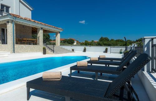 Gornji Zemunik Villa | Villa Relax with sauna & jacuzzi &gym