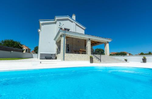 Gornji Zemunik Villa | Villa Relax with sauna & jacuzzi &gym