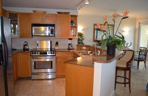 Grace Bay Condo | Villa Renaissance 305: 3rd Floor Deluxe, 2 Bedrooms, 2 1/2 Baths, Ocean Front