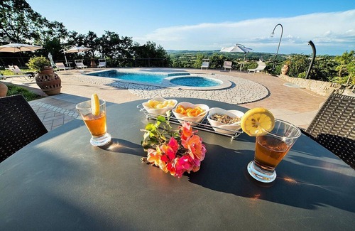 Montefiascone Villa | Villa Rinalda Grande: A bright and cheerful four-story villa located on top of a small hill, with Free WI-FI.