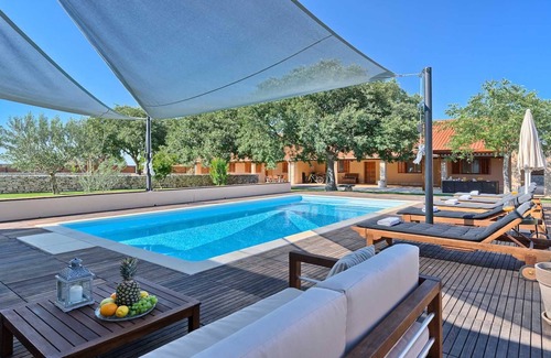 Sibenik Villa | Villa River and Sea Retreat - for 12 guests with a pool, 10 minutes to the beach