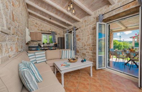 Lithakia Villa | Villa Rizolia Enea by Villa Plus