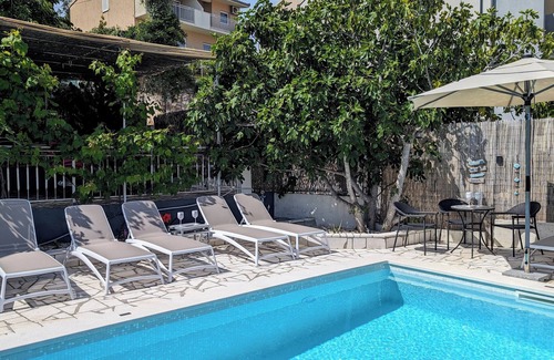 Municipality of Trogir Apartment | Villa Rosa Apartment 1 auf Čiovo mit Pool 120m zum Meer