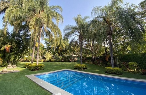 Tezoyuca House | VILLA RUSTICA CON HERMOSOS JARDINES Y PISCINA PRIVADA PARA INOLVIDABLE ESTANCIA