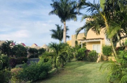 Albion House | Villa Sécurisée dans un jardin calme avec piscine