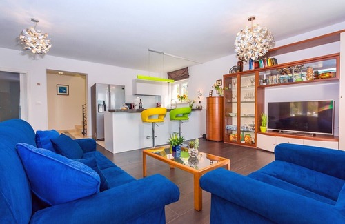 Mimice Villa | Villa S&A with heated private pool, playground