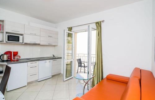 Plat Apartment | Villa Samba - Standard One-Bedroom Apartment with Balcony and Sea View