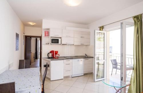 Plat Apartment | Villa Samba - Standard One-Bedroom Apartment with Balcony and Sea View
