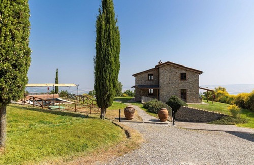 Castiglione d'Orcia Villa | Villa San Michele - Villa with swimming pool in Orcia Valley, Tuscany