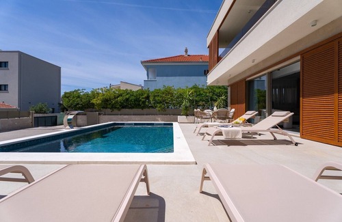Kastel Stafilic Villa | Villa San Pietro – A Luxurious Seaside Retreat in Kaštel Štafilić
