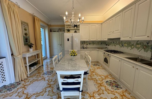 Sant'Agnello Villa | Villa Saran, amazing seafront in Sorrento center