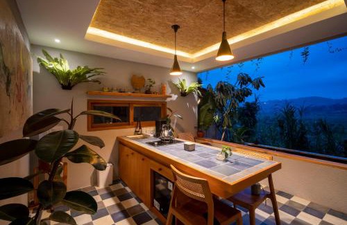 Bangunjiwo Villa | Villa Sare - House with panorama rice field view