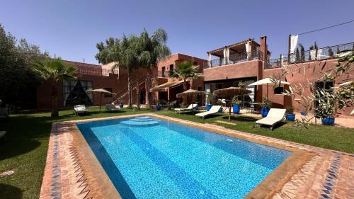 Sidi Abdallah Ghiat Villa | Villa Scil de luxe, Piscine chauffée, 3 Suites, Hamam, Jacuzzi extérieur, salle de sport, service Baby Sitter, option gouvernante, vue sur l'Atlas, Parkings Privé, Pas de Vis à Vis !