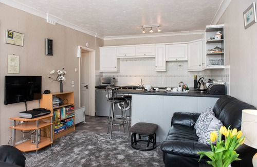 Millendreath Villa | villa, sea view,balcony beach sleep 4 wi-fi cafe, to countryside,coast,