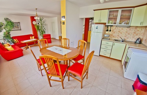 Primorski Villa | Villa Sequoia amidst Eco Park "Golden Sands" and 500m from endless beaches