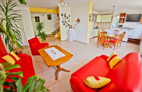 Primorski Villa | Villa Sequoia amidst Eco Park "Golden Sands" and 500m from endless beaches