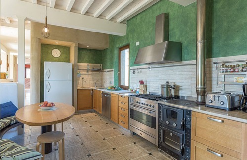 Buonconvento Villa | Villa sleeps 10 with private garden and pool.