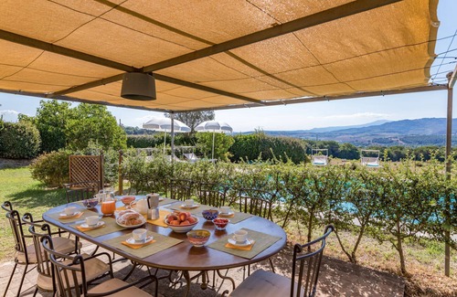 Buonconvento Villa | Villa sleeps 10 with private garden and pool.
