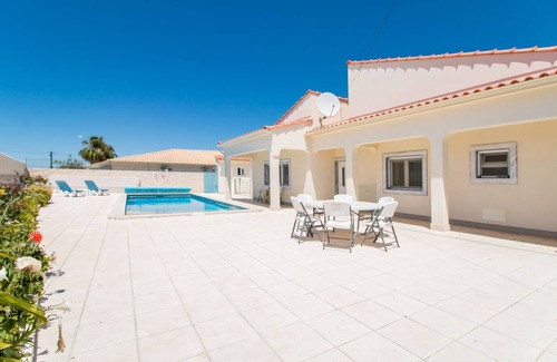 Vale de Parra Villa | Villa sleeps 8/9 in Vale de Parra, Albufeira area, Algarve Portugal, £1200-£2750
