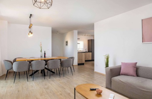 Diminici Villa | Villa Solara Summary: