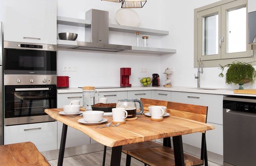 Plaka Villa | Villa Sofia for 7 cycladic inspired villa near Plaka Beach