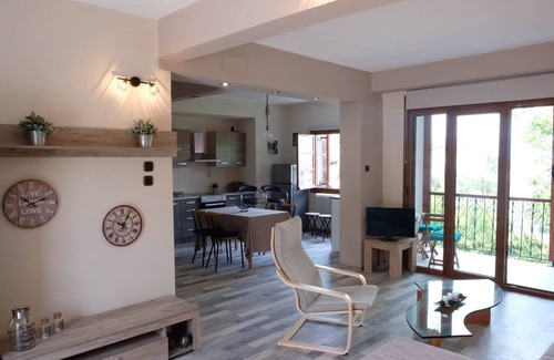 Volos House | VILLA SOFIA (ground floor self - contained apartment)