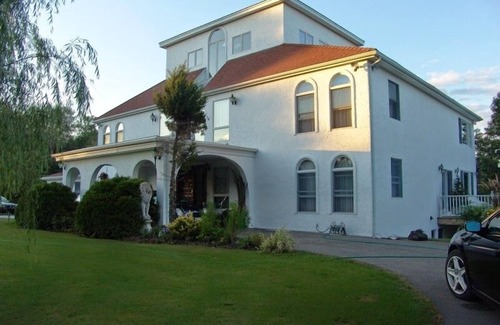 West Newbury House | VILLA SOJOURN On The Merrimack entire home