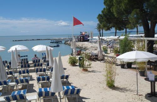 Saint Maurice Apartment | Villa Soraya , quiet location with big garden near beach and old town of NICE
