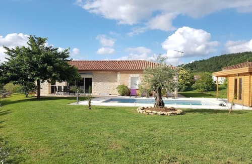 Prayssac Villa | Villa spacieuse 4 chambres Gîte les manoques