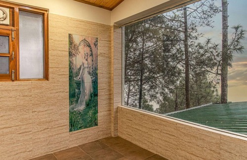 Dharampur Cottage | Villa Sparklewoods ,Nestled in the heart of Himachal’s lush greenery,!