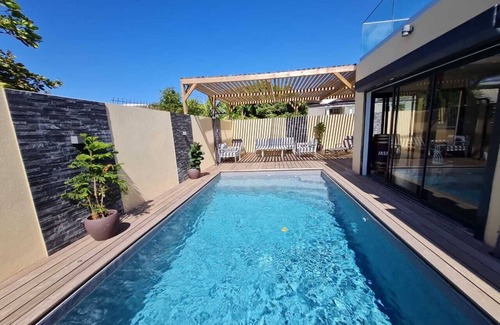 Destrellan Villa | Villa Standing Heated Pool Jacuzzi 5 Bedrooms 12 Pers