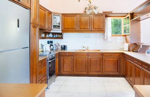 Loutraki-Agioi Theodoroi Villa | Villa 'Sterna' with Sea View, Private Pool and Wi-Fi